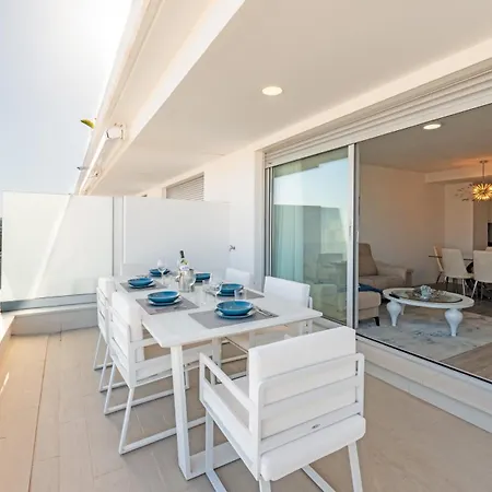 Le Mirage Modern With Sea Views Апартаменти