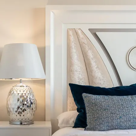 Le Mirage Modern With Sea Views 아파트 에스테포나