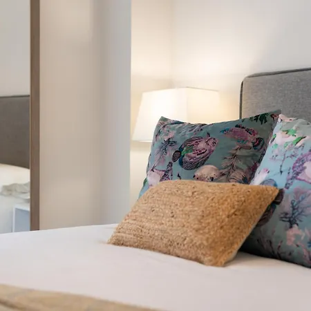 Le Mirage Modern With Sea Views Апартаменти