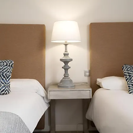 Le Mirage Modern With Sea Views Апартаменти